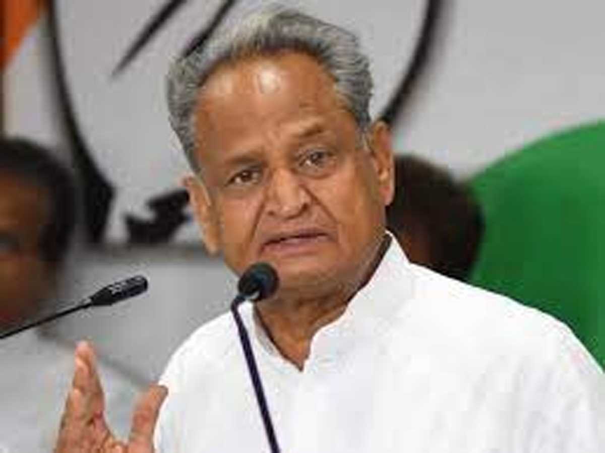 सरकार युवाओं के हितों से खिलवाड़ करने वाले व्यक्ति को दिलवायेगी सख्त सजा : गहलोत